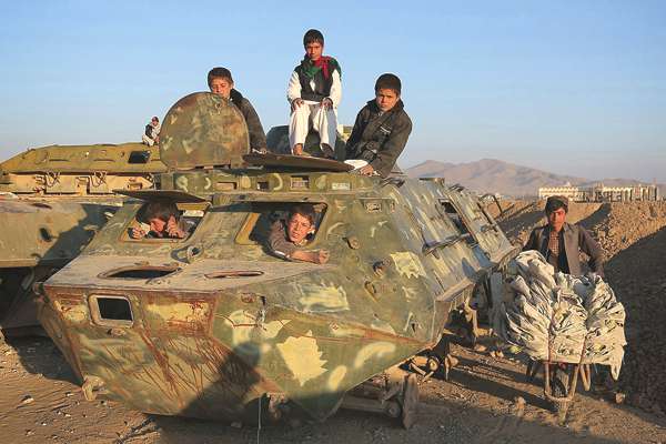 enfants-chars-afghanistan-04